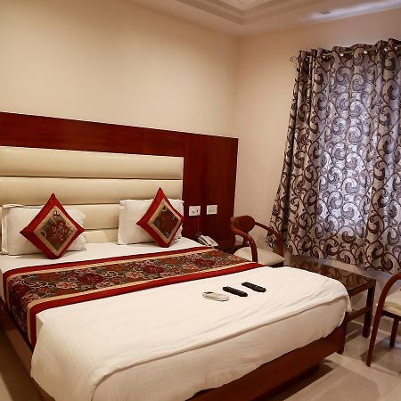 Hotel Sapphire New Delhi Eksteriør billede
