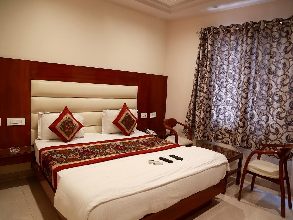 Hotel Sapphire New Delhi Eksteriør billede